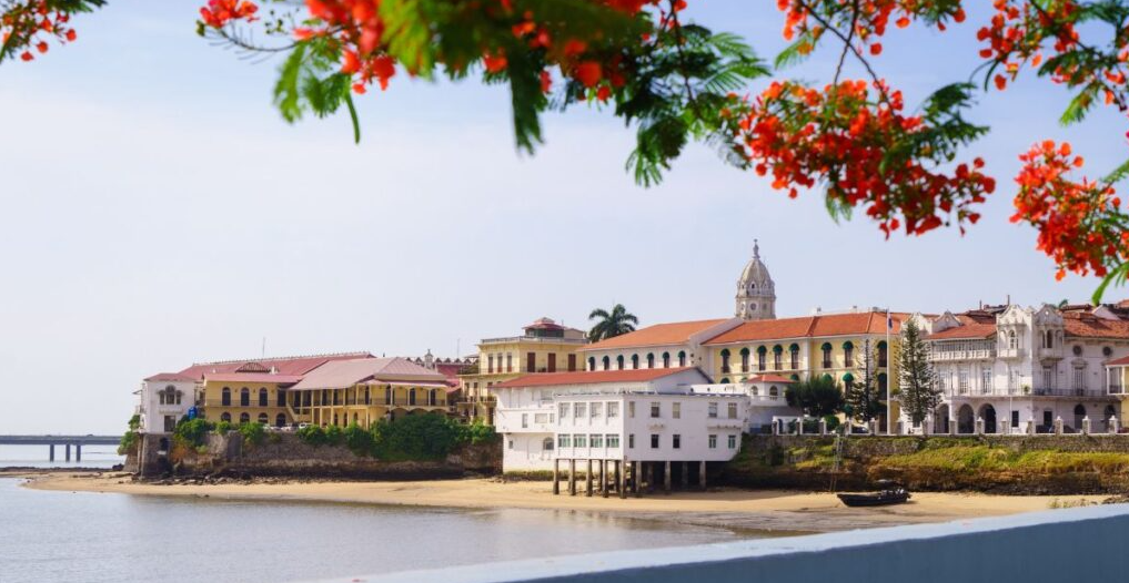 Buying Property in Panama Before Retirement: A Guide for Canadians & Americans 2026